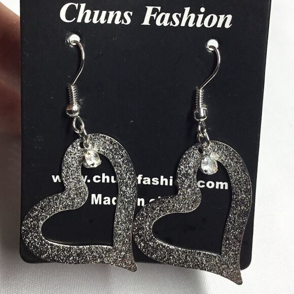 Textured Cut-Out Heart Earrings (H15) - Picture 1 of 7